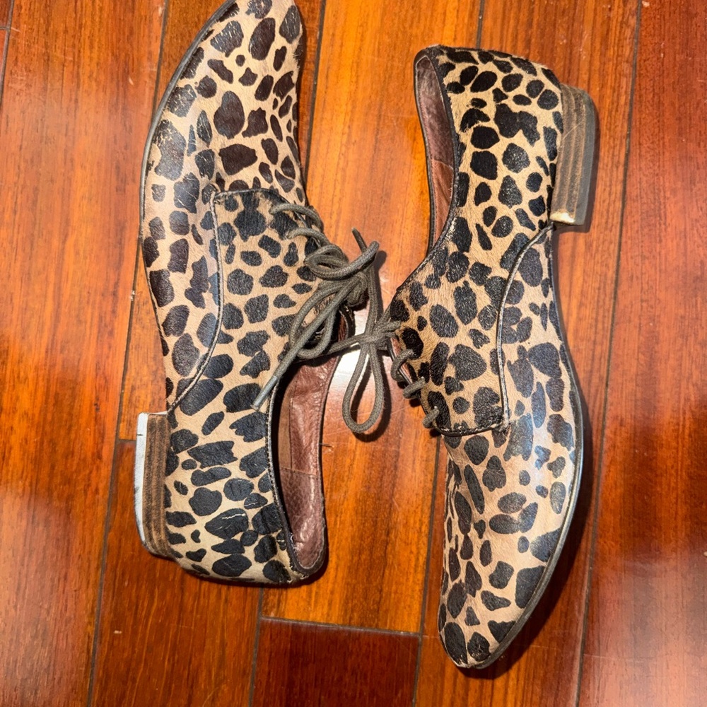 Sam & Libby Leopard Print Flats - Picture 2 of 4